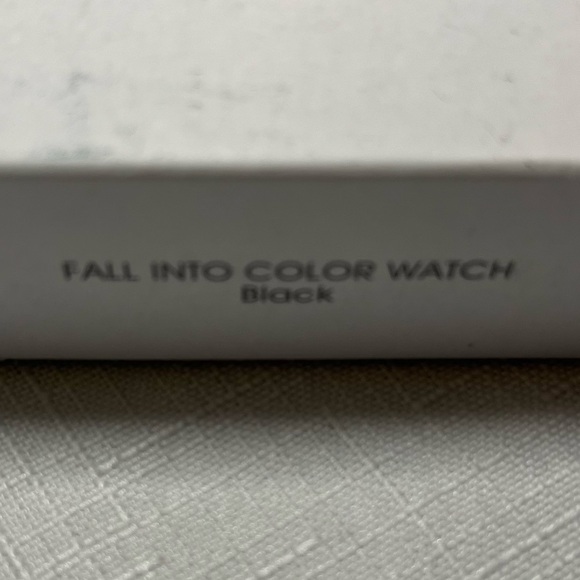 New Avon Signature Collection Fall into Color Gold and Black Watch - Picture 4 of 4